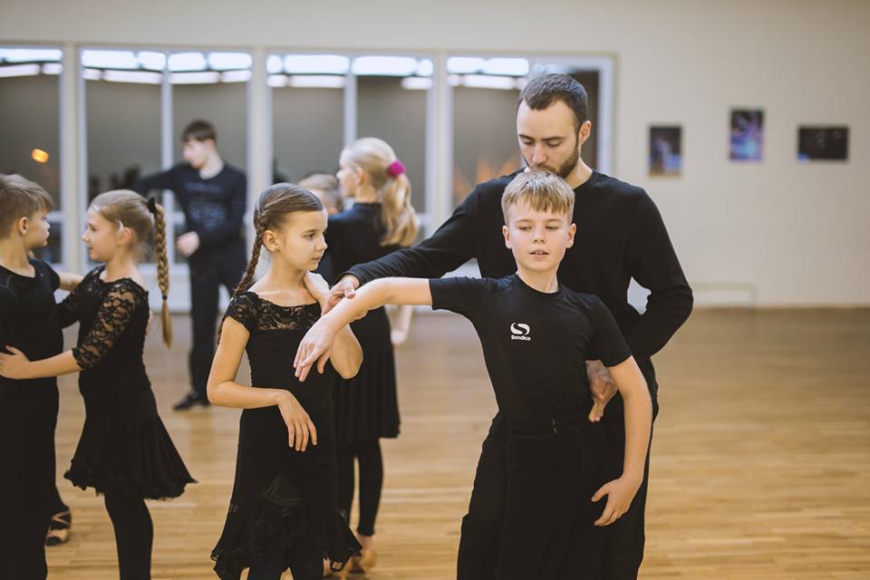 KIDS DANCESPORT – Dancing Like A Star